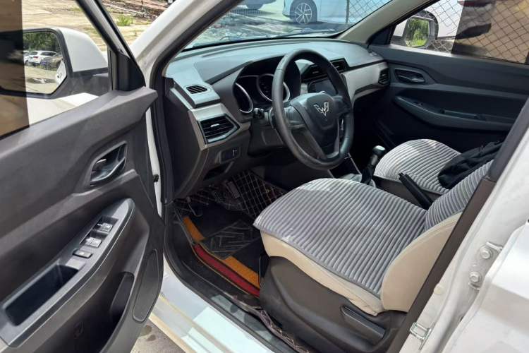 Used Wuling Hongguang 2018 1.5L S Standard Version L2B Driver Seat