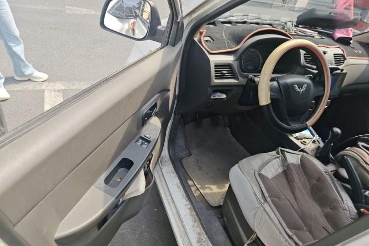 Used Wuling Hongguang 2018 1.2L Classic S Base Model Driver Seat