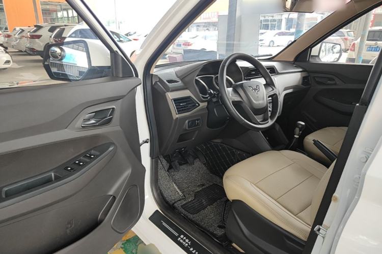 Used Wuling Hongguang 2018 1.5L S Standard Version L2B Driver Seat