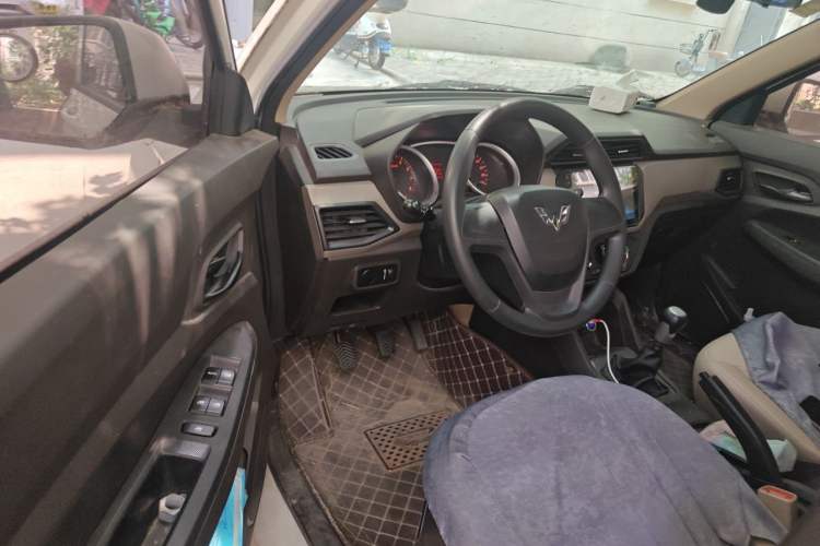 Used Wuling Hongguang 2018 1.5L S Standard Version L2B Driver Seat