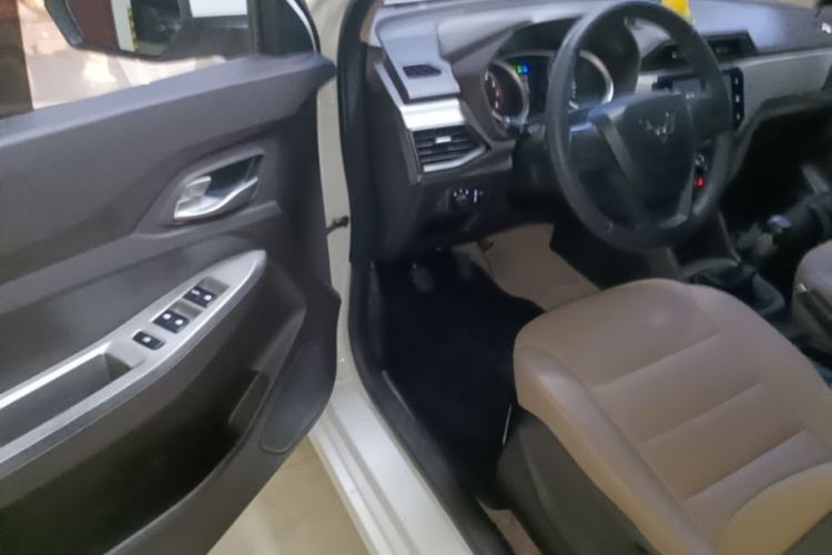 Used Wuling Hongguang 2018 1.5L S Comfort Model L2B Driver Seat