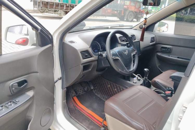 Used Wuling Hongguang 2018 1.5L Classic S Standard Model Driver Seat