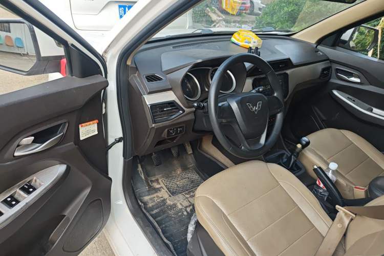 Used Wuling Hongguang 2018 1.5L S Comfort Model L2B Driver Seat