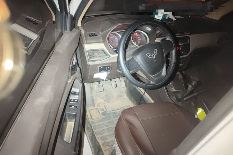 Used Wuling Hongguang 2018 1.5L S Standard Version L2B Driver Seat