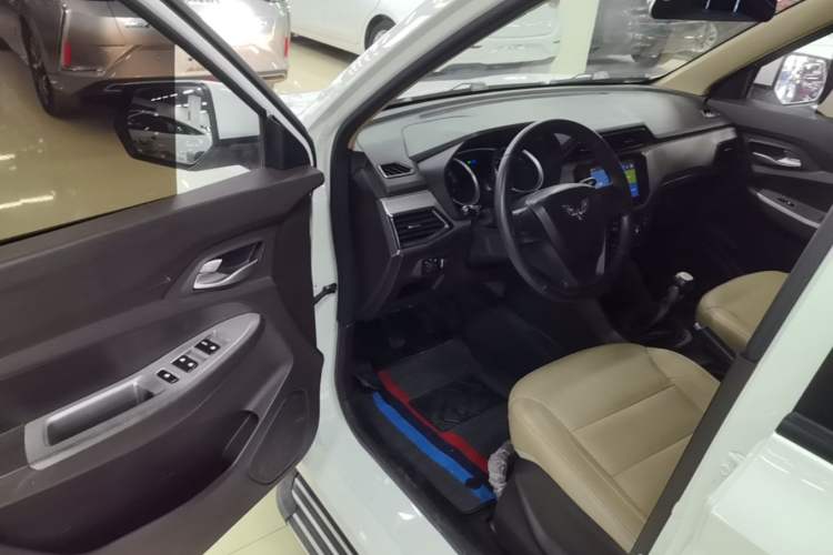 Used Wuling Hongguang 2018 1.5L S Comfort Model L2B Driver Seat