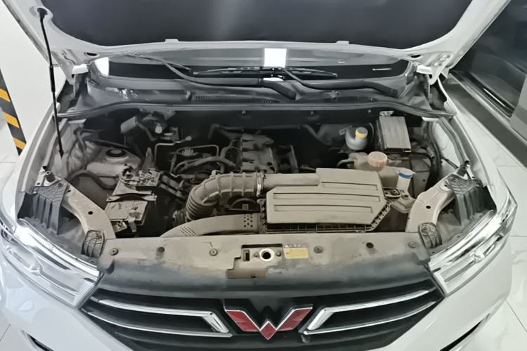 Used Wuling Hongguang 2018 1.5L S Comfort Model L2B Engine Bay