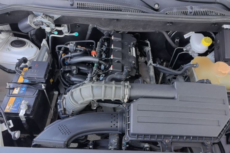 Used Wuling Hongguang 2018 1.5L S Comfort Model L2B Engine Bay