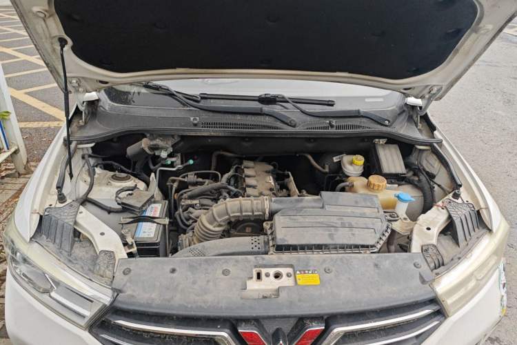 Used Wuling Hongguang 2018 1.5L S Comfort Model L2B Engine Bay