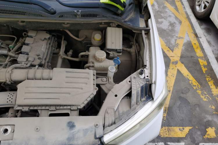 Used Wuling Hongguang 2018 1.5L S Standard Version L2B Engine Bay Left