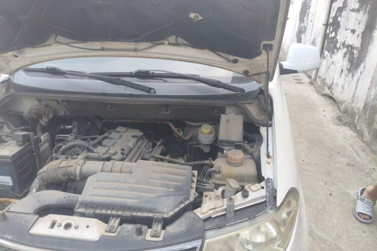 Used Wuling Hongguang 2018 1.5L S Standard Version L2B Engine Bay Left