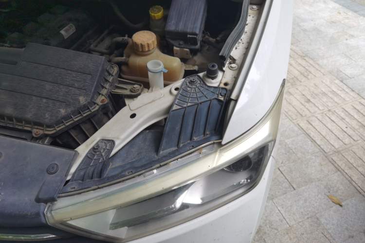 Used Wuling Hongguang 2018 1.5L S Standard Version L2B Engine Bay Left