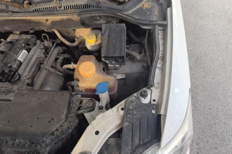 Used Wuling Hongguang 2018 1.5L Classic S Standard Model Engine Bay Left
