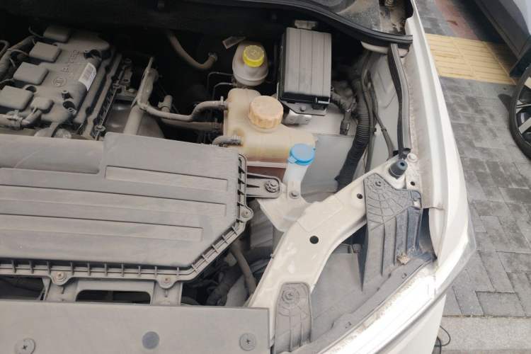 Used Wuling Hongguang 2018 1.5L S Comfort Model L2B Engine Bay Left