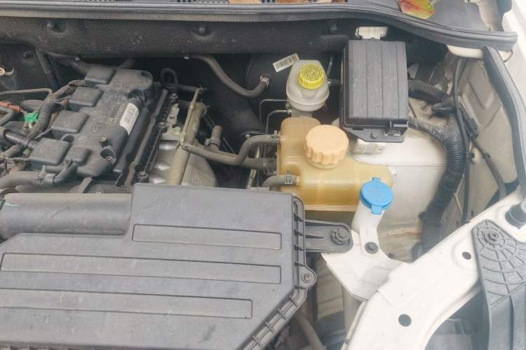 Used Wuling Hongguang 2018 1.5L S Standard Version L2B Engine Bay Left