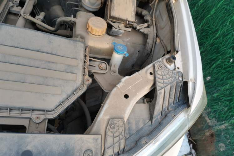 Used Wuling Hongguang 2018 1.5L S Comfort Model L2B Engine Bay Left