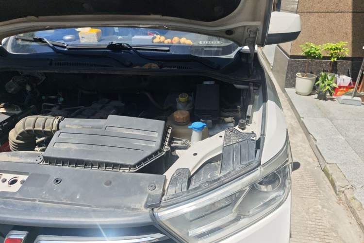 Used Wuling Hongguang 2018 1.5L S Comfort Model L2B Engine Bay Left