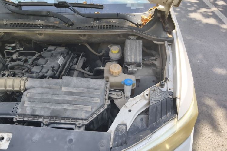 Used Wuling Hongguang 2018 1.5L S Comfort Model L2B Engine Bay Left