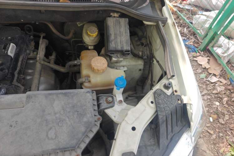 Used Wuling Hongguang 2018 1.5L S Comfort Model L2B Engine Bay Left
