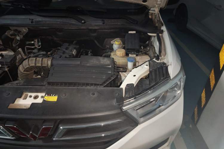 Used Wuling Hongguang 2018 1.5L S Standard Version L2B Engine Bay Left