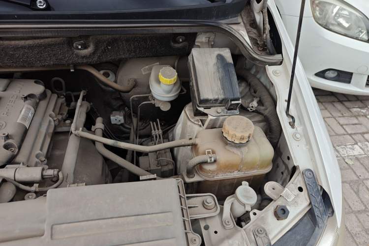 Used Wuling Hongguang 2018 1.5L S Standard Version L2B Engine Bay Left