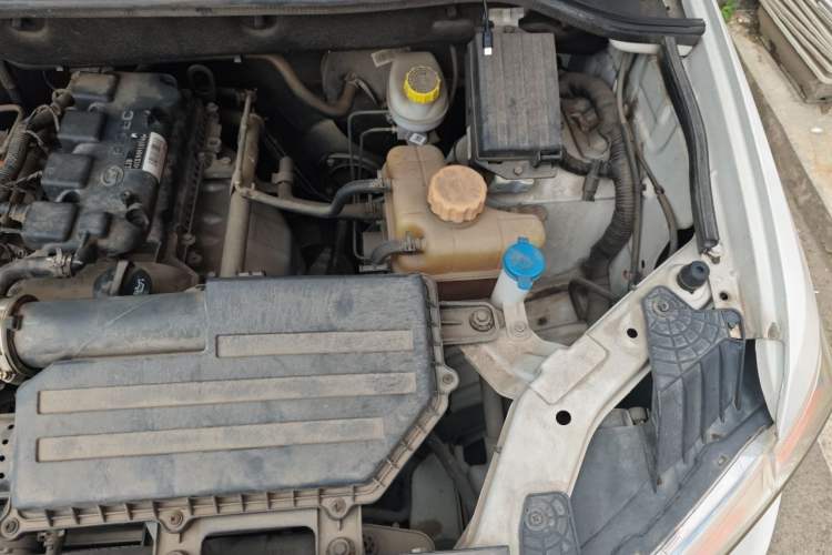 Used Wuling Hongguang 2018 1.5L S Comfort Model L2B Engine Bay Left