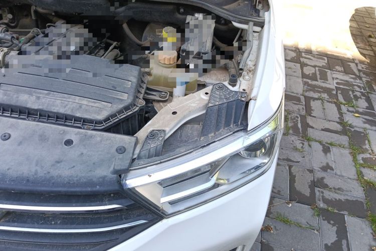 Used Wuling Hongguang 2018 1.5L S Standard Version L2B Engine Bay Left