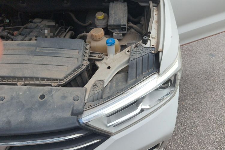 Used Wuling Hongguang 2018 1.5L S Comfort Model L2B Engine Bay Left