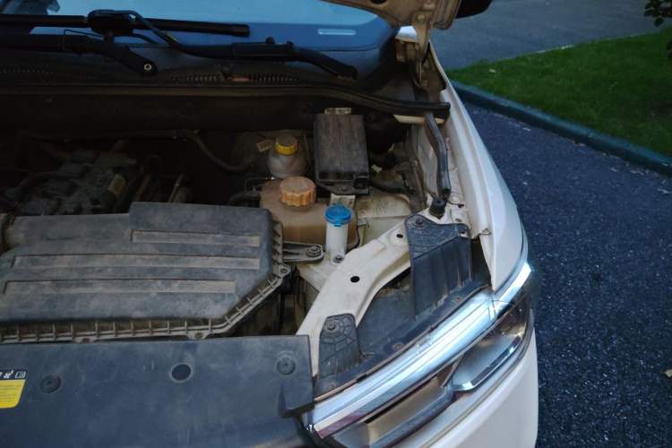 Used Wuling Hongguang 2018 1.5L S Standard Version L2B Engine Bay Left