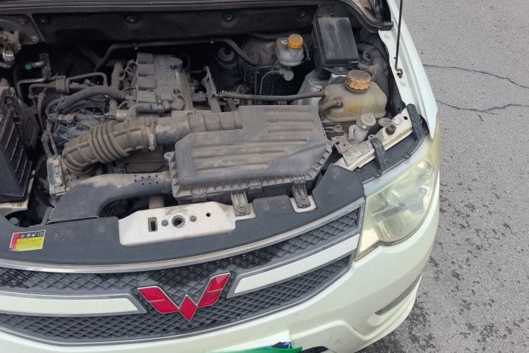 Used Wuling Hongguang 2018 1.5L Classic S Standard Model Engine Bay Left