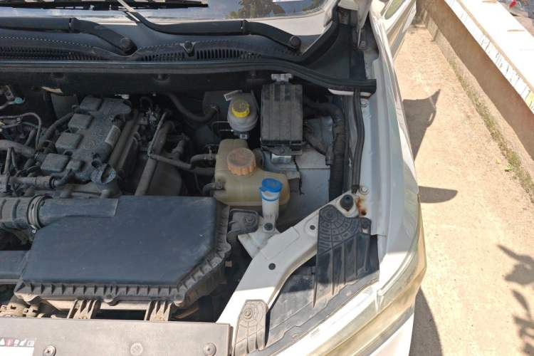 Used Wuling Hongguang 2018 1.5L S Comfort Model L2B Engine Bay Left