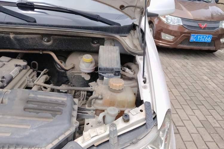 Used Wuling Hongguang 2018 1.5L Classic S Standard Model Engine Bay Left