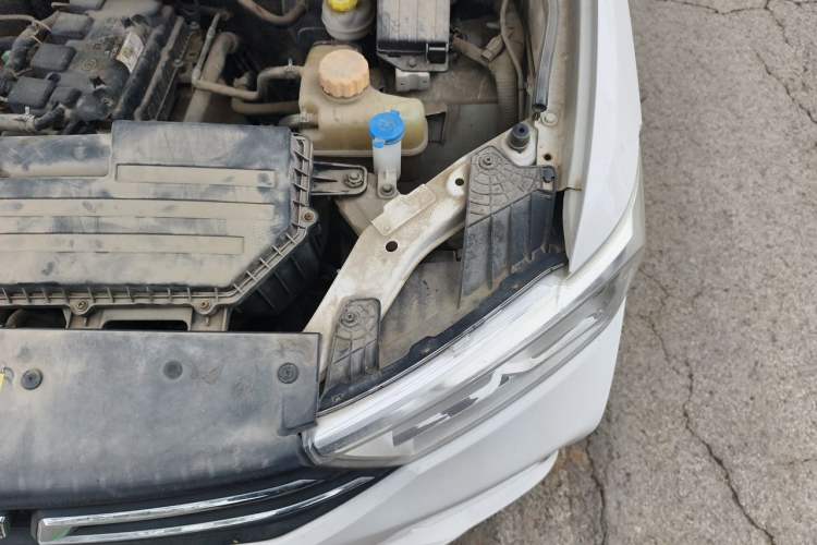 Used Wuling Hongguang 2018 1.5L S Standard Version L2B Engine Bay Left