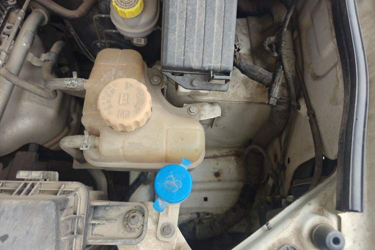 Used Wuling Hongguang 2018 1.5L S Standard Version L2B Engine Bay Left