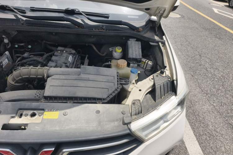Used Wuling Hongguang 2018 1.5L S Standard Version L2B Engine Bay Left