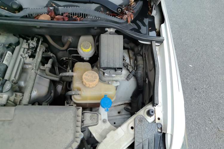 Used Wuling Hongguang 2018 1.5L S Comfort Model L2B Engine Bay Left