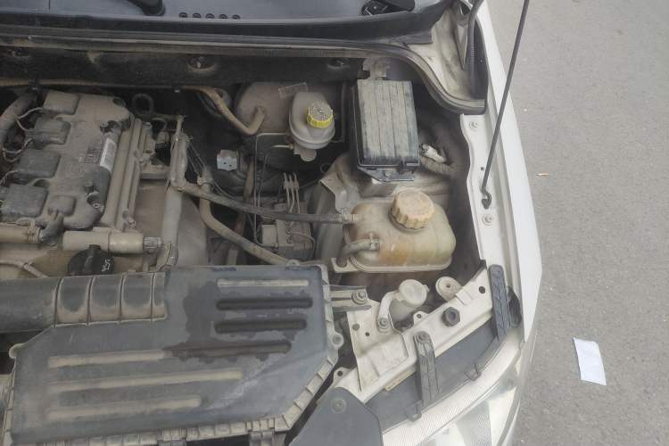 Used Wuling Hongguang 2018 1.5L Classic S Standard Model Engine Bay Left