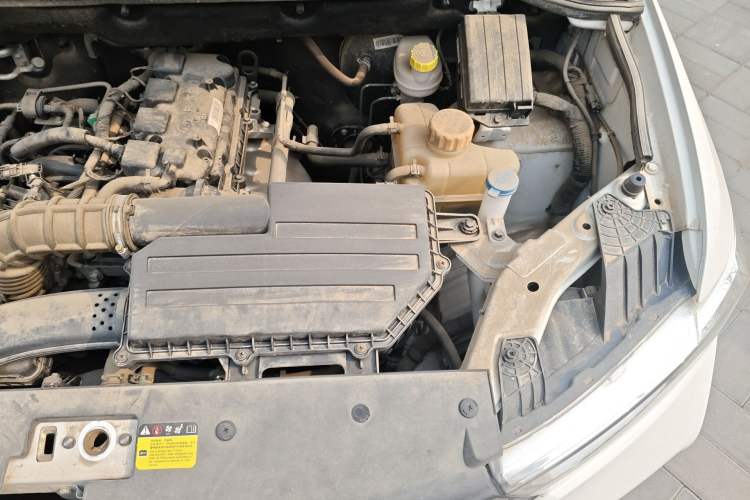 Used Wuling Hongguang 2018 1.5L S Standard Version L2B Engine Bay Left
