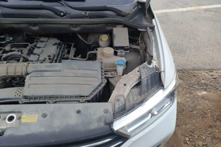 Used Wuling Hongguang 2018 1.5L S Standard Version L2B Engine Bay Left