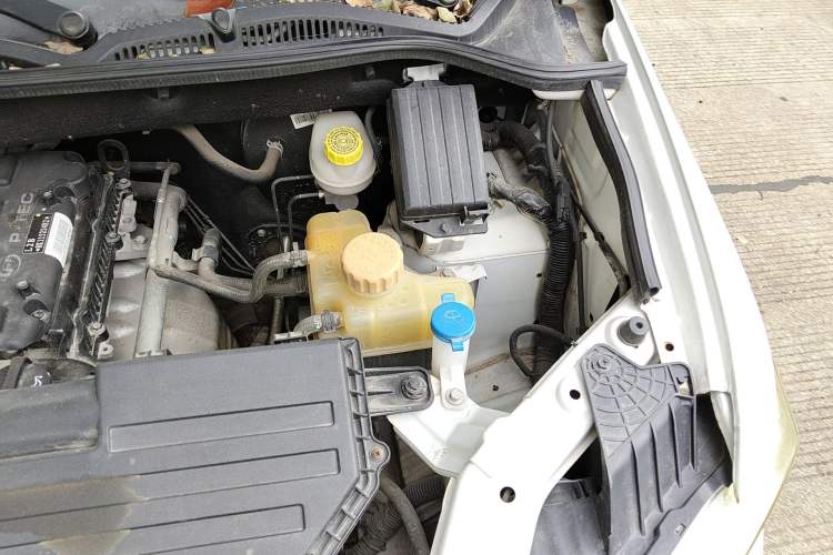 Used Wuling Hongguang 2018 1.5L S Comfort Model L2B Engine Bay Left