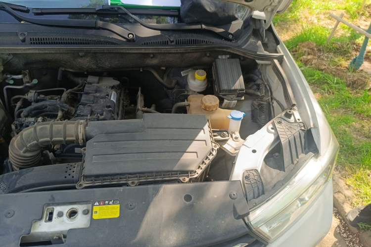 Used Wuling Hongguang 2018 1.5L S Comfort Model L2B Engine Bay Left