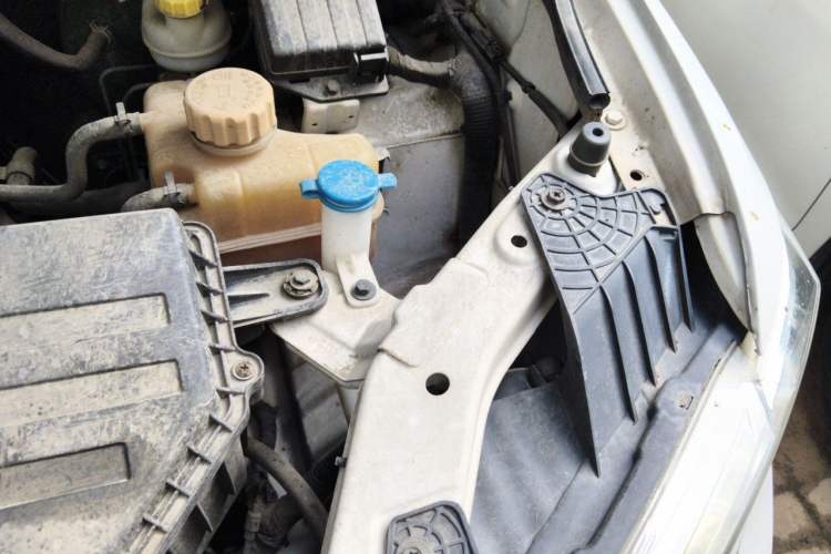 Used Wuling Hongguang 2018 1.5L S Comfort Model L2B Engine Bay Left