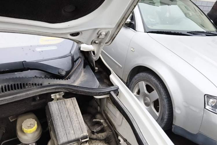 Used Wuling Hongguang 2018 1.5L S Comfort Model L2B Engine Bay Left