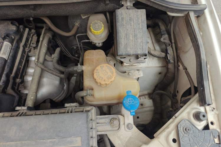 Used Wuling Hongguang 2018 1.5L S Standard Version L2B Engine Bay Left