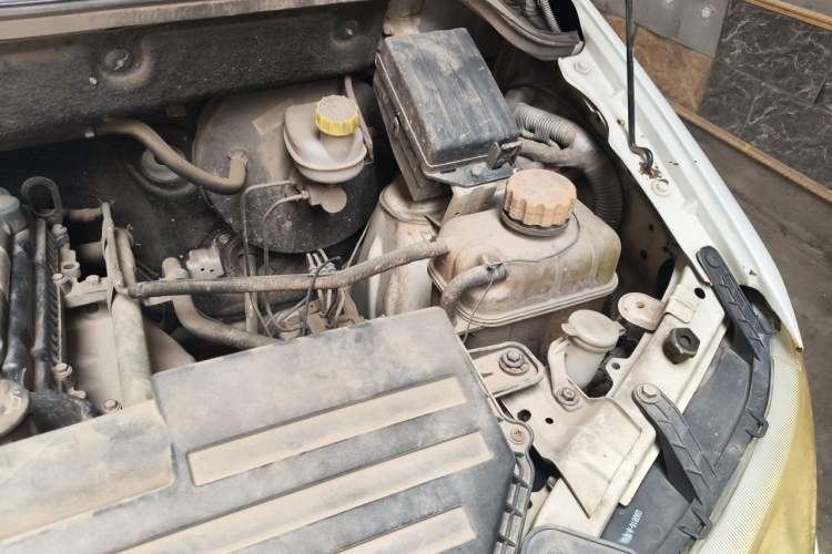 Used Wuling Hongguang 2018 1.5L Classic S Standard Model Engine Bay Left