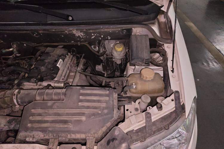 Used Wuling Hongguang 2018 1.5L Classic S Standard Model Engine Bay Left