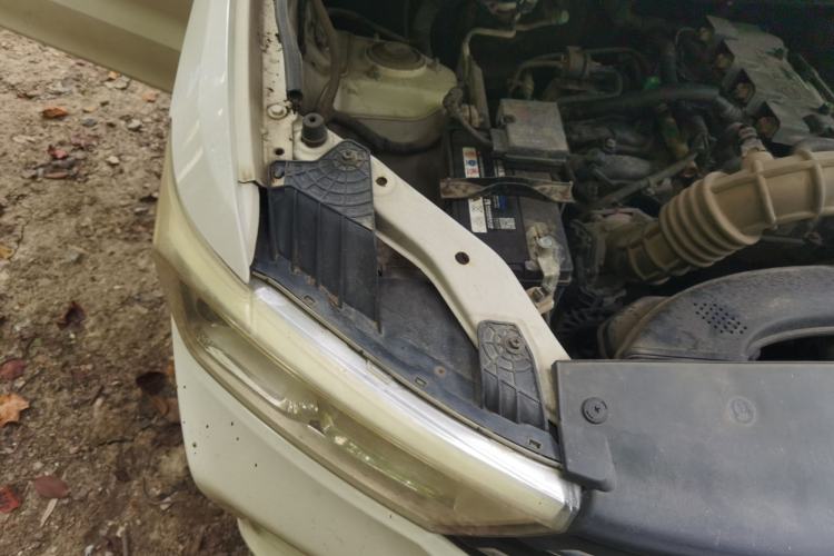 Used Wuling Hongguang 2018 1.5L S Standard Version L2B Engine Bay Right