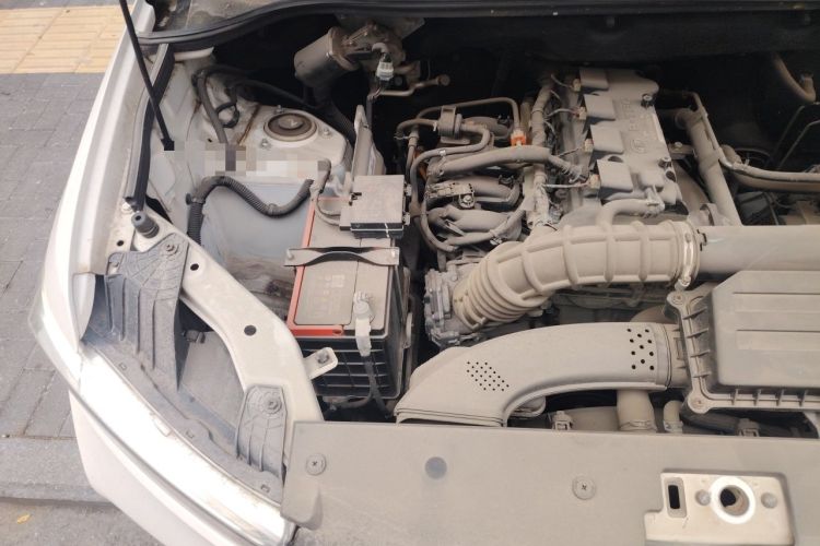 Used Wuling Hongguang 2018 1.5L S Comfort Model L2B Engine Bay Right