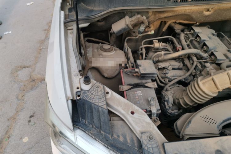 Used Wuling Hongguang 2018 1.5L S Comfort Model L2B Engine Bay Right