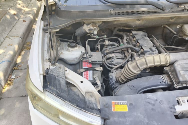 Used Wuling Hongguang 2018 1.5L S Comfort Model L2B Engine Bay Right