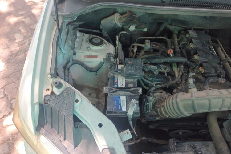 Used Wuling Hongguang 2018 1.5L S Comfort Model L2B Engine Bay Right